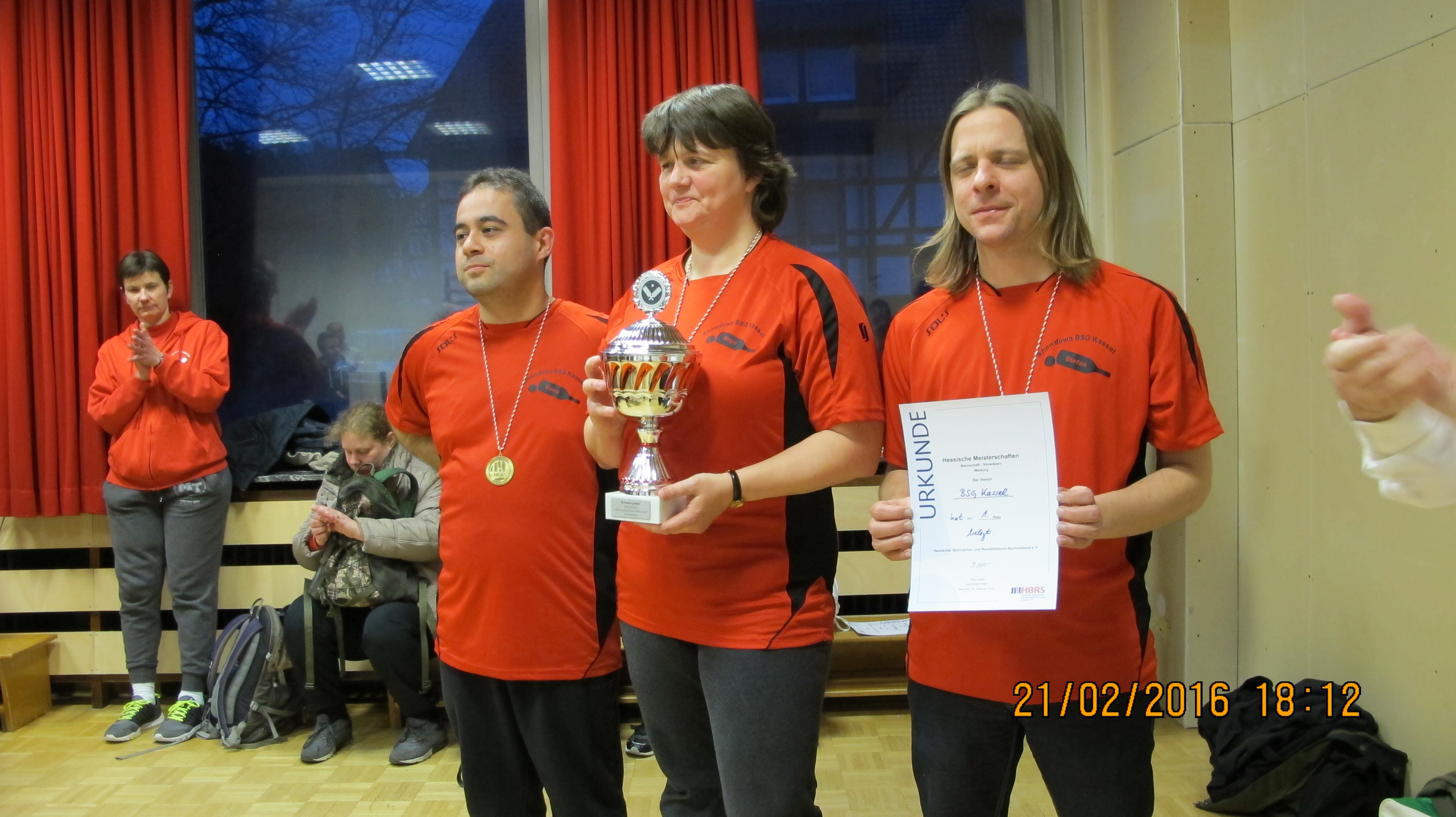 Die Spieler BSG Kassel mit Pokal